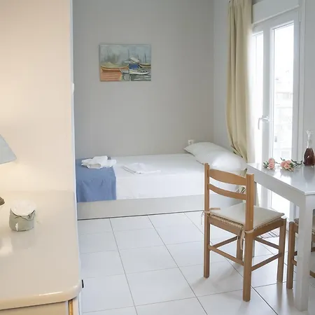 Old Port Apartment *
